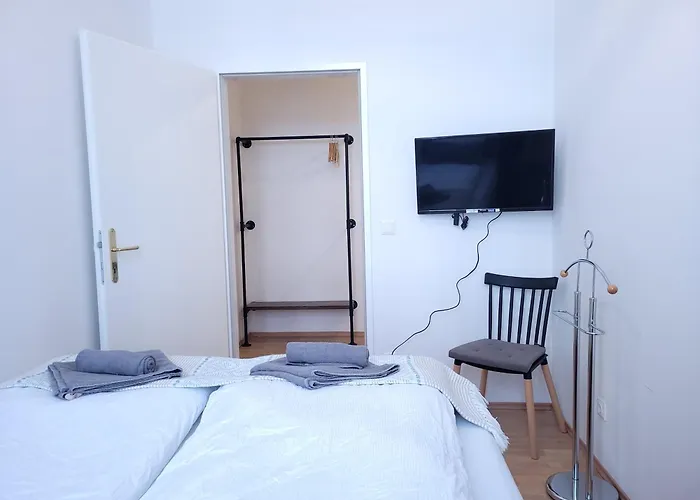 Апартаменти 3 Bedrooms - 72sqm - 15 Min. Center