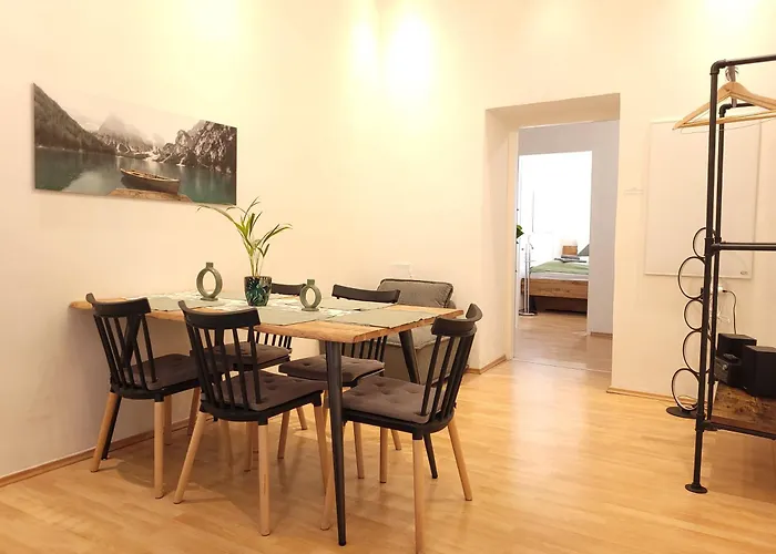 Апартаменти 3 Bedrooms - 72sqm - 15 Min. Center